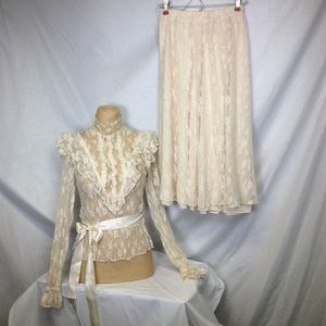 TD4 VTG Lace Victorian Style Blouse Skirt Set